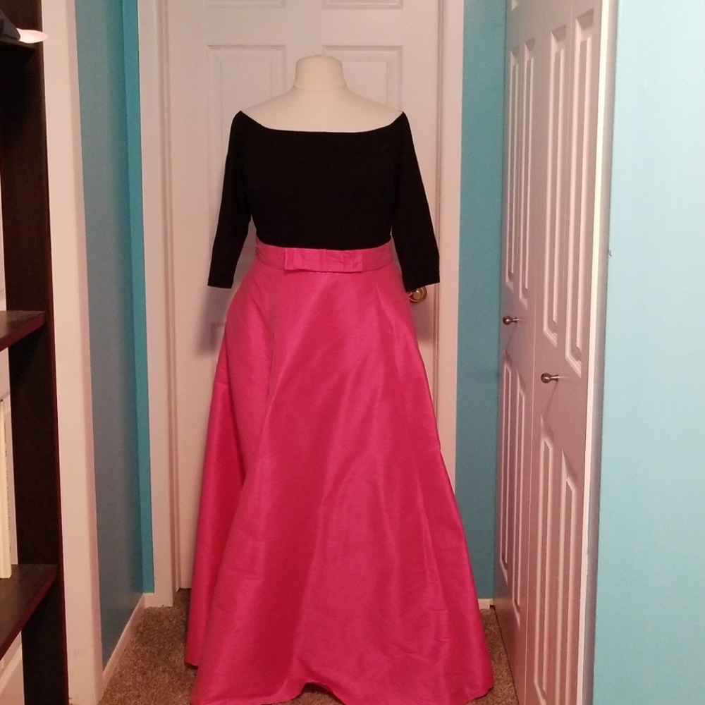 Long, 3/4 sleeve black and pink dress